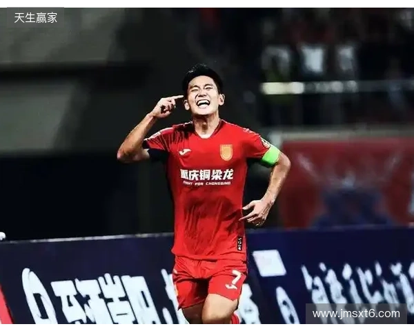 登顶中超!十人铜梁龙2-1三镇5轮不败 杜月徵染红张志雄造两球
